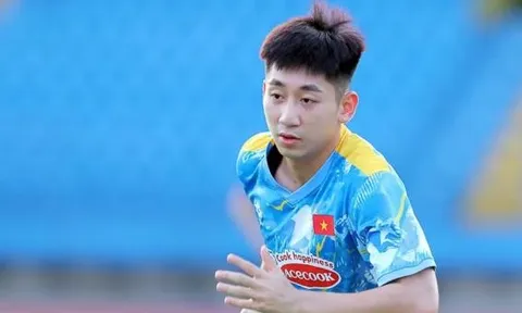 Nhật Minh xứng đáng chiếm suất đá chính của Văn Hậu