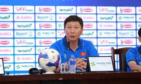 HLV Kim Sang-sik kỳ vọng Đỗ Hoàng Hên tỏa sáng trước Bangladesh