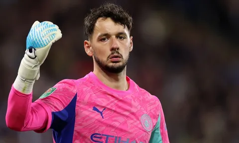 Shearer khuyên Newcastle giải cứu sao Man City