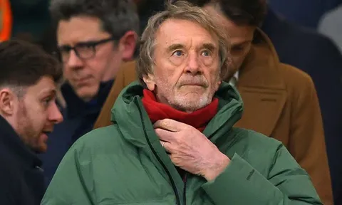 Sir Jim Ratcliffe lấy ghế của CĐV kỳ cựu MU cho khách VIP