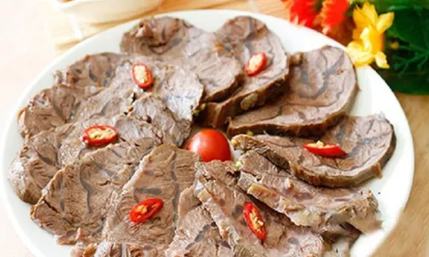 Cách luộc bắp bò nhanh, ngon mềm, không hề bị