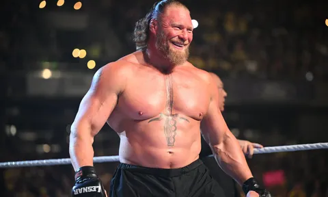 Brock Lesnar: Say xỉn đến mức không nhớ mình đã xăm thanh gươm biểu tượng lên ngực