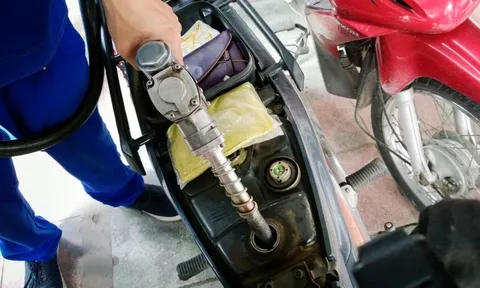 Giá xăng dầu giảm mạnh từ 14h, có loại giảm gần 4.000 đồng một lít