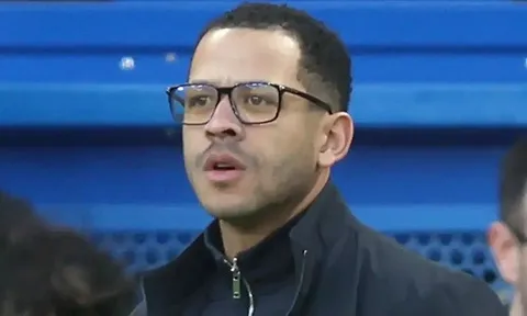 Gus Poyet minh oan cho HLV Rosenior sau 4 trận thua liền