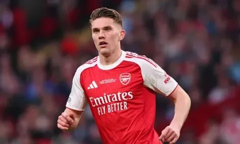 Carragher hoài nghi Gyokeres, xúi Arsenal mua tiền đạo mới