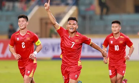 Tuyển Việt Nam nã 3 bàn vào lưới Bangladesh ngay hiệp 1