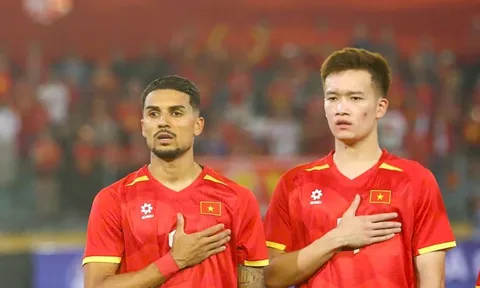 Sao nhập tịch Hoàng Hên gây sốt khi hát vang Quốc ca