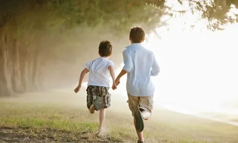 Mang ơn anh mà chưa kịp báo đáp, em mất hoàn toàn liên lạc, 61 năm sau xảy ra chuyện chẳng ngờ