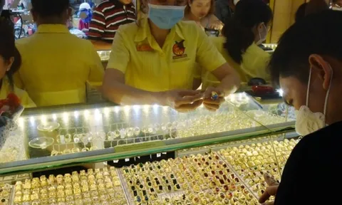 Nóng: Giá vàng hôm nay 27/3 đột ngột giảm sâu, nhà đầu tư bất ngờ