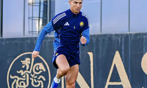 Ronaldo báo tin vui trong ngày tái xuất sân tập