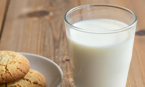 4 nhóm người không nên uống sữa vào buổi sáng