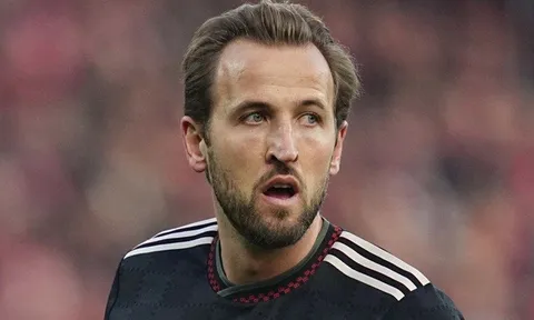 Sếp Bayern mỉa mai Isak để nâng tầm Harry Kane
