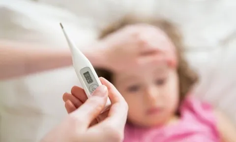 Bệnh tay chân miệng ở trẻ gia tăng, chuyên gia chỉ nguồn lây cực nhanh nhưng cha mẹ thường hay quên