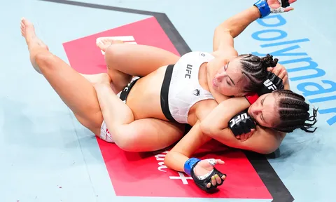 Alexa Grasso trở lại đầy ấn tượng: Hạ gục Maycee Barber ngay hiệp 1 bằng knock-out chớp nhoáng
