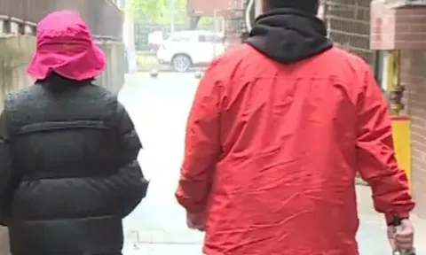 Vừa ly hôn thì phát hiện mang thai, người phụ nữ tái hôn với bạn thuở nhỏ rồi nhận kết đắng