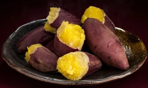 Luộc khoai lang nhất định phải cho thìa này, củ nào củ nấy bở tung, bùi bùi ăn sướng miệng