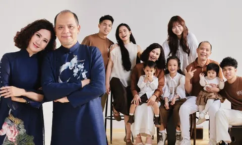 Cặp đôi đông con nhất VFC: Từng nợ nần đầm đìa đến bờ vực ly hôn, nay gia đình "tam đại đồng đường" đẹp như mơ