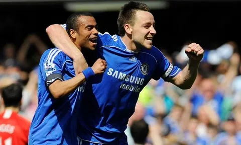 Ashley Cole muốn đưa John Terry về làm trợ lý tại Cesena