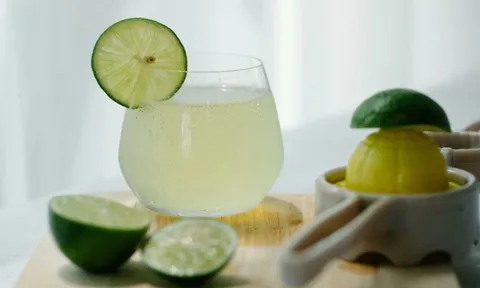 Mỗi sáng uống một cốc nước chanh, sau 2 tuần, cơ thể có 5 thay đổi tuyệt vời