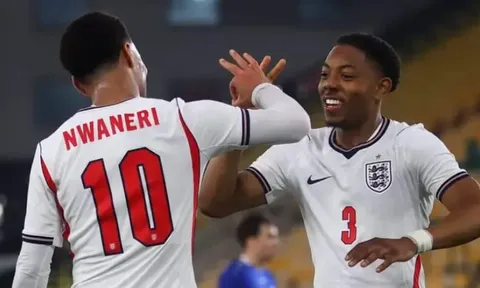 Những "người thừa" Arsenal rực sáng trong màu áo U21 Anh