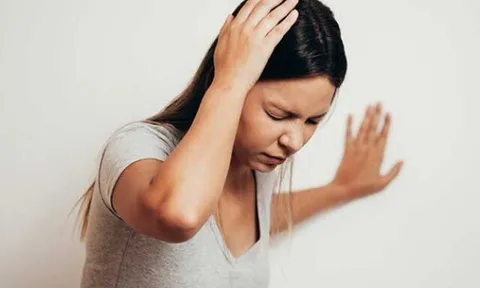 Đau đầu, chóng mặt thoáng qua vài phút rồi khỏi, dấu hiệu tưởng “bệnh xoàng” nhưng tiềm ẩn nhiều nguy cơ