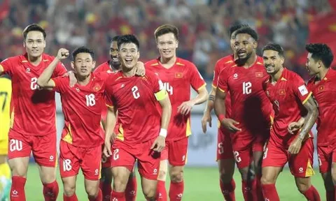 Việt Nam và Thái Lan cùng lọt Top 100 FIFA sau 20 năm