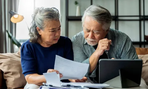 Trước khi giao hết tiền tiết kiệm cho con cái: 3 câu hỏi quan trọng cần cân nhắc để tránh hối hận