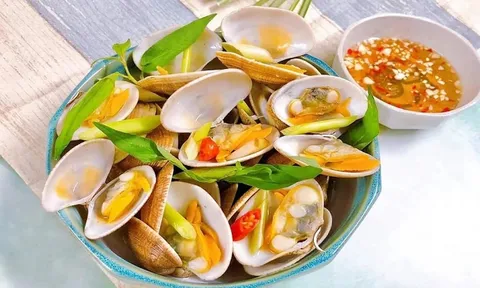 Từ món bình dân đến đặc sản được săn đón: Người du lịch biển miền Trung chỉ chờ thưởng thức