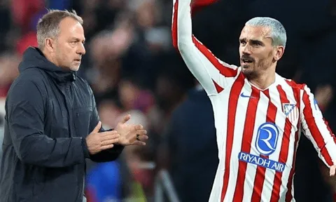 Hansi Flick ví Griezmann như đang khiêu vũ trên sân cỏ