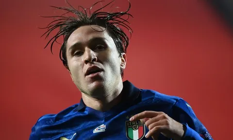 Chiesa châm ngòi phẫn nộ vì bỏ ĐTQG phục vụ Liverpool