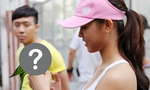 Loài chim duy nhất có thể ăn bằng chân, lông sặc sỡ đẹp mắt, vô cùng thông minh khiến giới nhà giàu thích mê