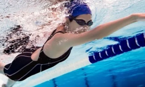 Bơi và đi bộ bài tập nào giúp cơ thể khỏe hơn? Bất ngờ bài tập tốt hơn nhưng ít người thực hiện