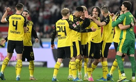 Ghi 2 bàn sau phút 90, Dortmund thắng nghẹt thở Stuttgart