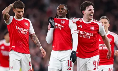 Richards tin Arsenal đủ sức hủy diệt Barcelona