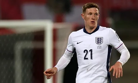 Man City tăng tốc chiêu mộ Elliot Anderson, Tino Livramento