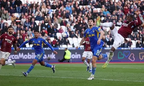 Giải mã 11 phút bù giờ cứu rỗi West Ham trước Leeds