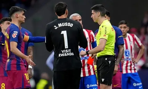 CEO Atletico nổi giận vì bị xử ép trước Real và Barca
