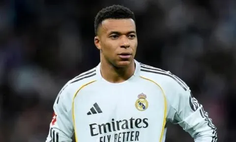 6 sao Real Madrid đối mặt án treo giò trước trận Bayern