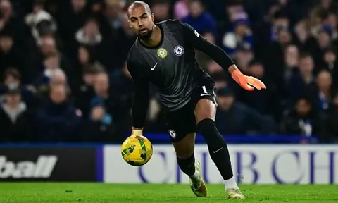 Vận may giúp Liam Rosenior thoát khỏi rắc rối tại Chelsea