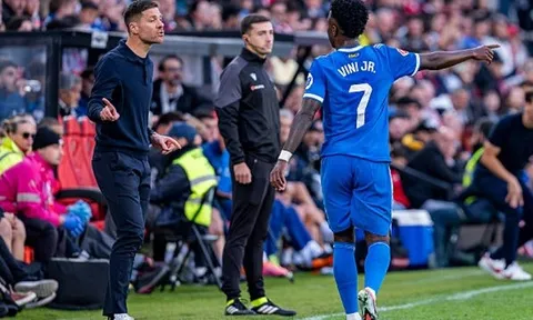 Vinicius Jr hé lộ mâu thuẫn với Xabi Alonso