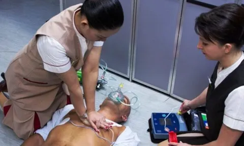 Vì sao các chuyến bay không cần có bác sĩ đi cùng?