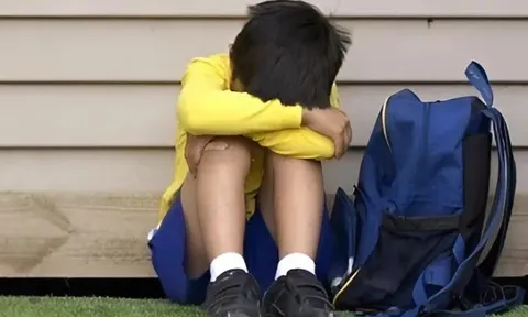 Cậu bé 7 tuổi sợ cha nên bỏ nhà đi, 48 năm sau nghẹn ngào trở về trong vòng tay mẹ 