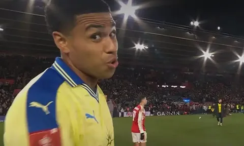 MU đấu Everton giành chữ ký Shea Charles