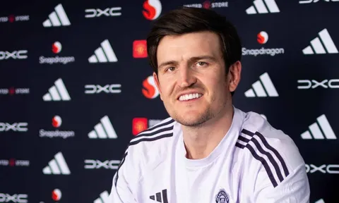 CHÍNH THỨC: Harry Maguire giảm lương để gia hạn với Man Utd