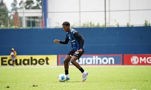 Romano xác nhận Newcastle chốt xong sao trẻ Martinez