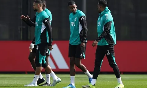 Hàng công Liverpool đón viện binh Isak trước đại chiến PSG