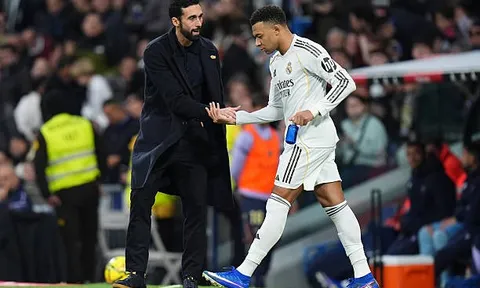 Đằng sau lời khen của Arbeloa là cảnh báo cho Mbappe