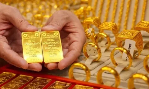 Giá vàng bất ngờ lao dốc mạnh: Nhà đầu tư hoang mang, chuyện gì đang xảy ra?