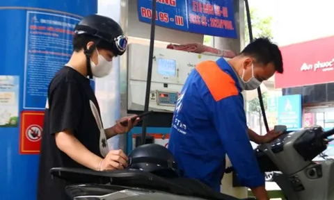 Giá xăng dầu giảm đồng loạt từ 15h30 hôm nay: Mức giảm cụ thể bao nhiêu?