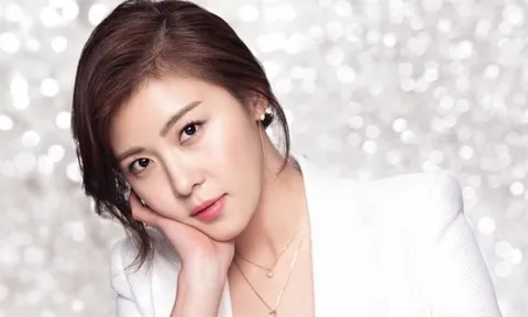 Ha Ji Won ở tuổi 48 vẫn trẻ trung nhờ thói quen uống một loại nước suốt 15 năm